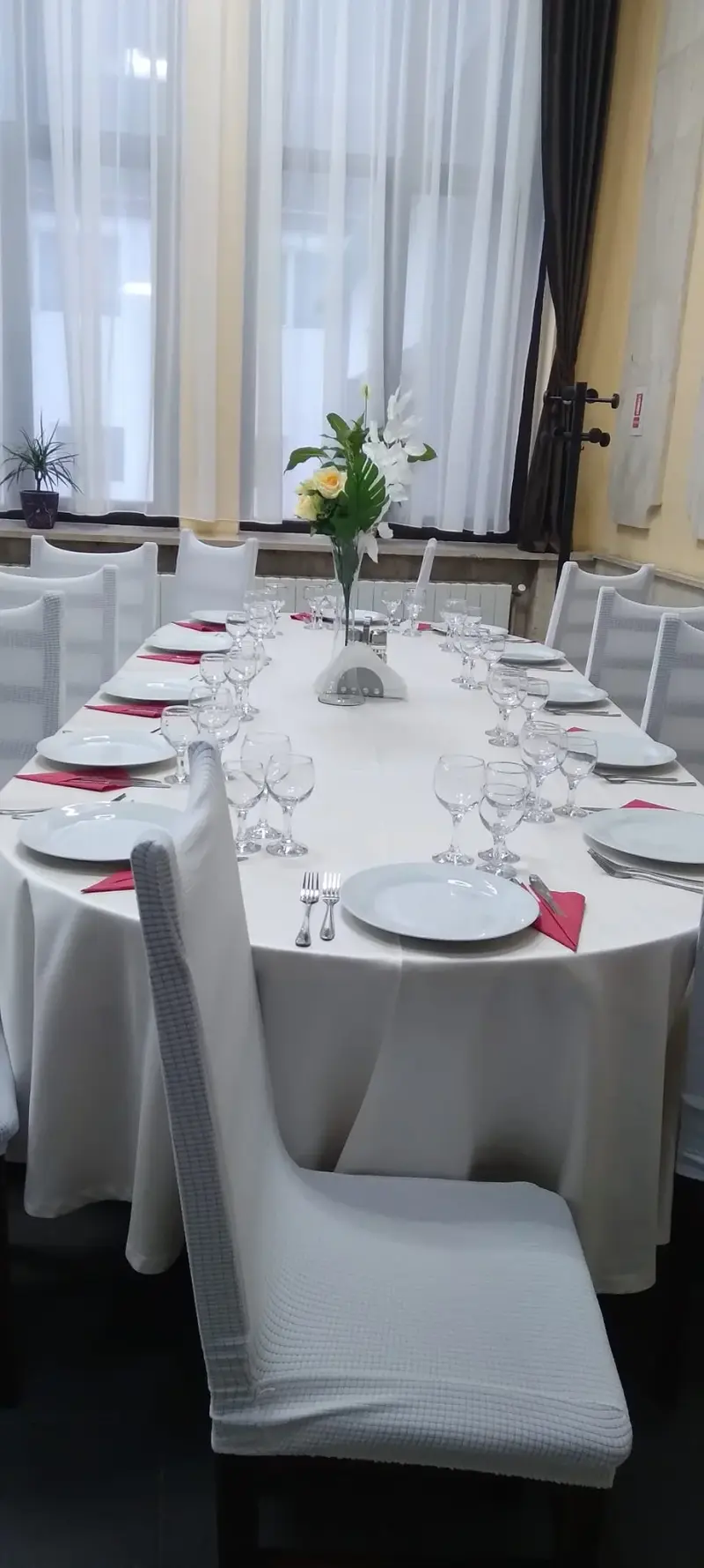 Restaurant nuntă Neamț – Restaurant Piatra Corbului
